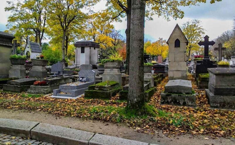 Paris: Père Lachaise Cemetery Visit with Seine River Cruise - Final Thoughts: Who Will Appreciate This Tour?