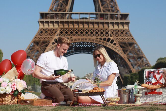 Paris Photo Shoot Session  Eiffel Tower Photographer - An Honest Look at the Paris Photo Shoot Session at the Eiffel Tower