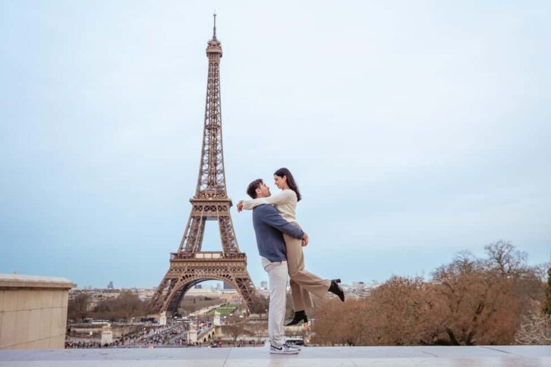 Paris photographer 1 hour near the Eiffel Tower or in Paris - Who Will Love This Experience?