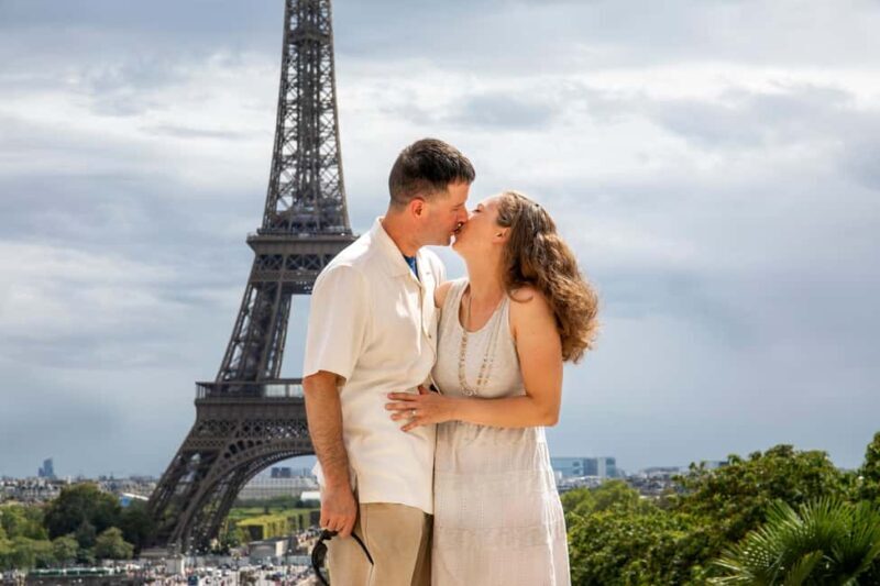 Paris: Photoshoot Around Eiffel Tower with 55 Edited Photos - FAQ