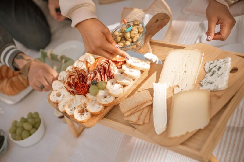 Paris: Picnic experience in front of the Eiffel Tower - A Detailed Look at the Paris Picnic Experience