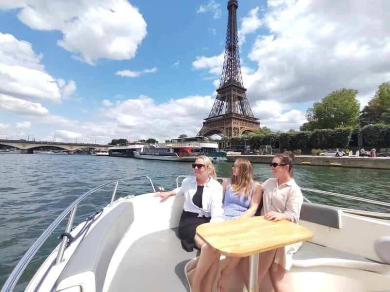 Paris private boat Seine River start near Eiffel Tower - Key Points