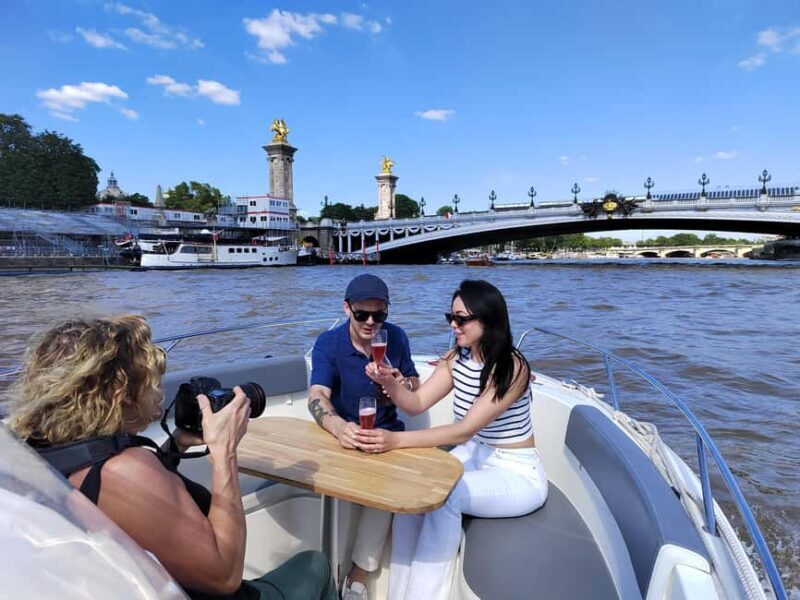 Paris private boat Seine River start near Eiffel Tower - FAQ