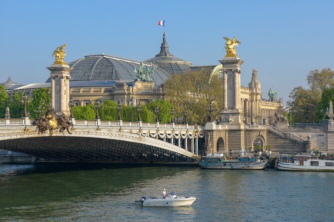 Paris Private Boat Tour with your own Captain Guide - Exploring the Experience: A Deep Dive into the Paris Private Boat Tour