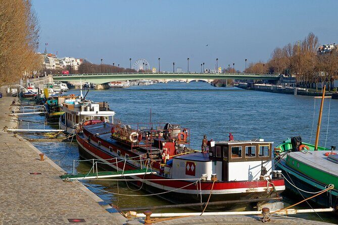 Paris : Private electric bike tour with wine and cheese tasting - Discovering the Heart of Paris by Electric Bike