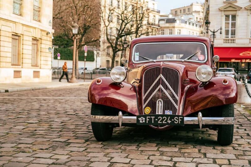Paris: Private Guided City Tour in a Traction Avant or DS 21 - What to Expect with the Tour