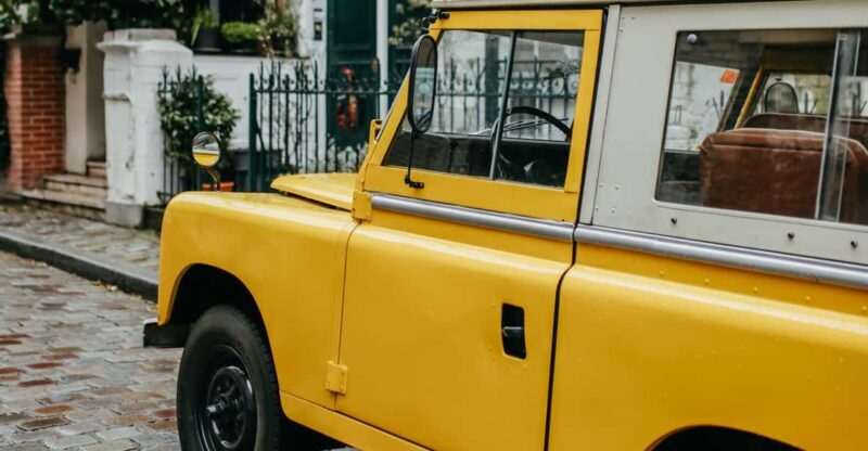 Paris: Private Guided Tour in a vintage Land Rover - An Authentic Spin on Paris Sightseeing