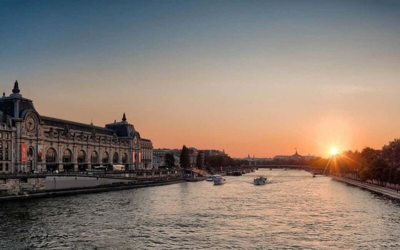 Paris: Private Night Sightseeing Tour by a Local - Visiting the Heart of Artistic Paris