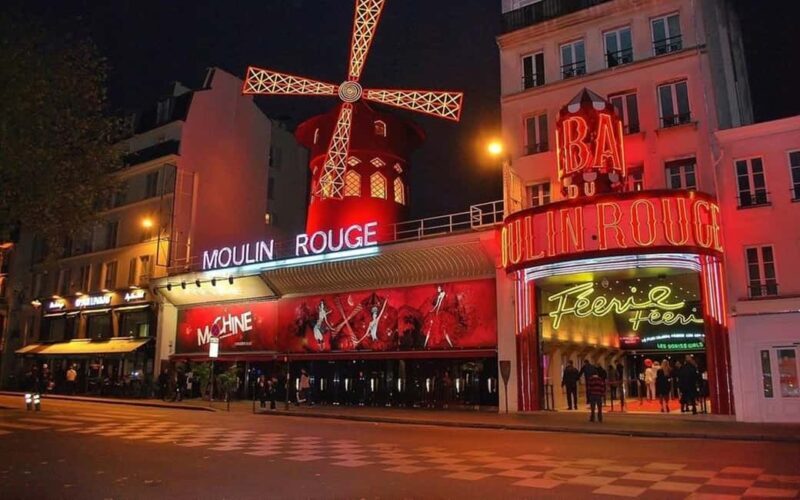 Paris: Private Night Sightseeing Tour by a Local - What Makes This Tour Stand Out?