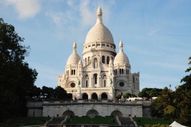 Paris - Private Photoshoot with a Top-Rated Local Photographer - Discover the Charm of Paris through a Private Photoshoot