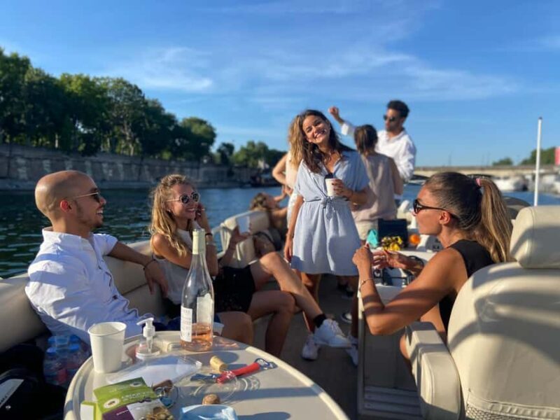 Paris: Private pontoon boat cruise on the Seine - Key Points