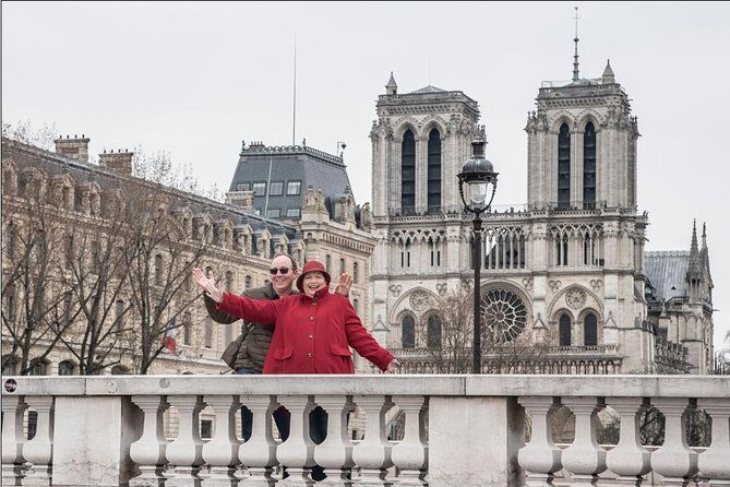 Paris Private Walking Tour with a Personal Photographer - Key Points