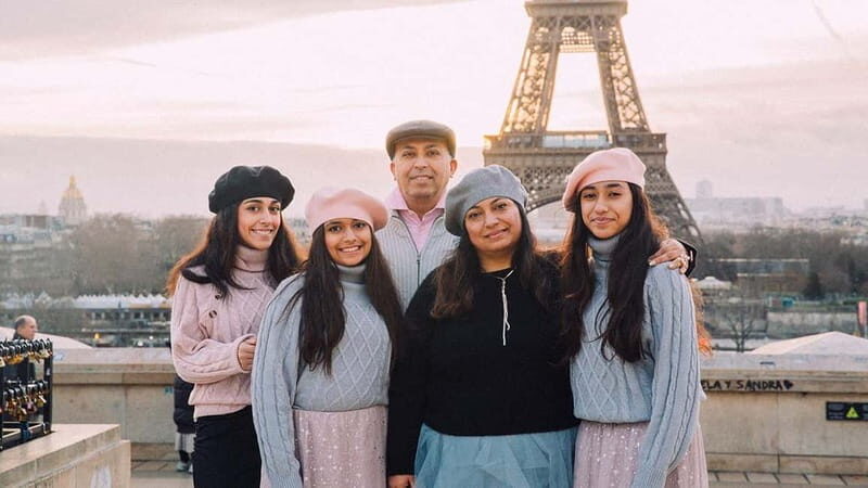 Paris: Professional Photographer - Key Points: