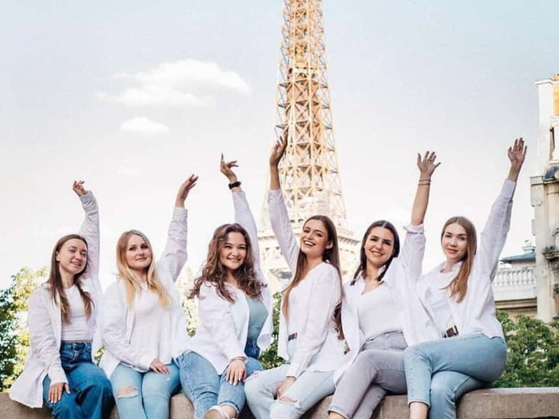 Paris: Professional Photographer - Exploring the Details of Your Paris Photoshoot Experience