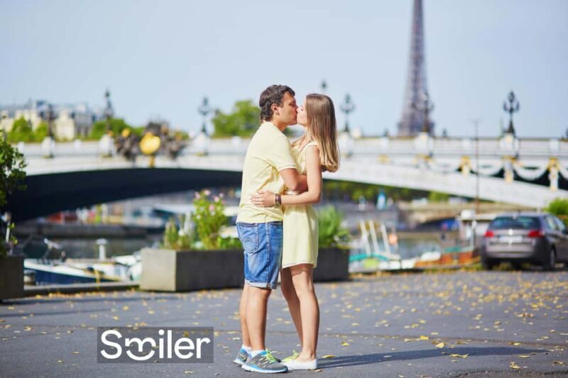 Paris: Professional photoshoot at Alexander III bridge - Who Should Book This?