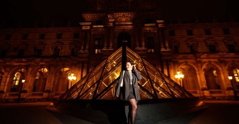 Paris: Professional Photoshoot with 300+ Photos + 1 present - Key Points