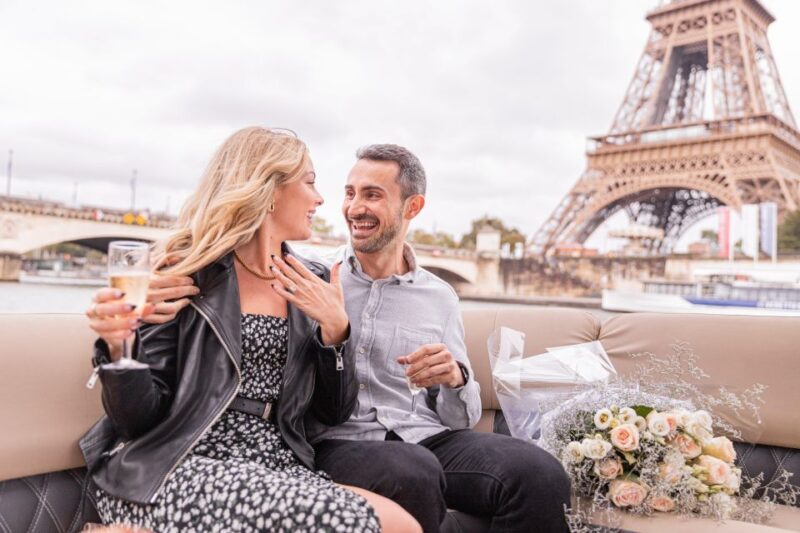 Paris Proposal / Private River Cruise + Photographer 1h - A Closer Look at the Experience
