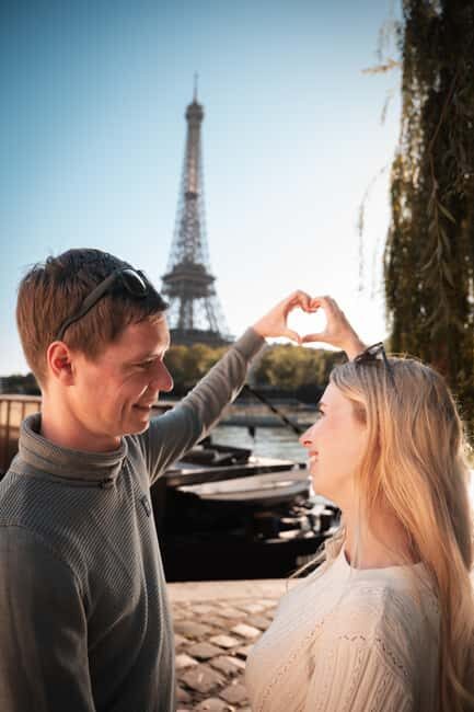 Paris: Quick Private Photography Session near Eiffel Tower - An In-Depth Look at the Experience