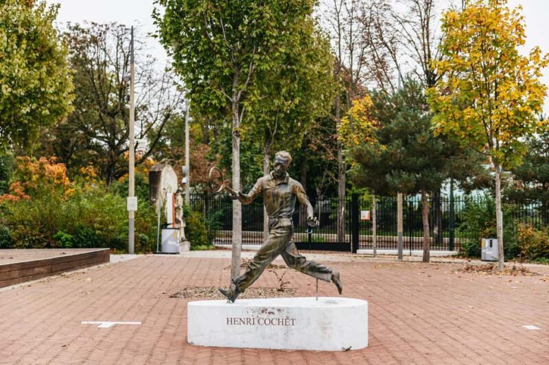 Paris: Roland-Garros Stadium Guided Backstage Tour - The Atmosphere and Guides: Why They Make a Difference