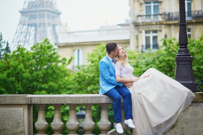 Paris: Romantic Couple Photoshoot (with flower bouquet!) - Who Should Consider This Experience?