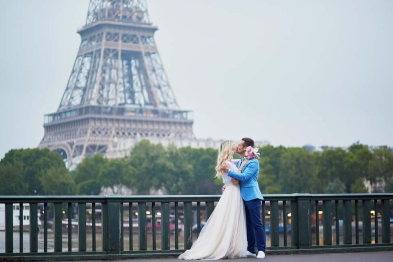 Paris: Romantic Couple Photoshoot (with flower bouquet!) - FAQ