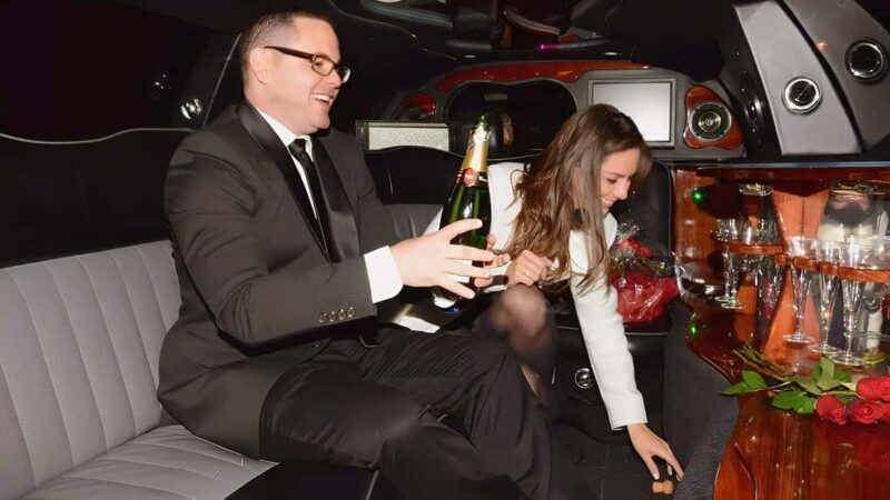 Paris: Romantic Limousine Tour - Who Should Consider This Tour?