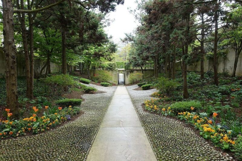 Paris Secret Gardens 1.30 hour long Walking Tour - Exploring Paris’s Secret Gardens: A 2-Hour Walking Tour