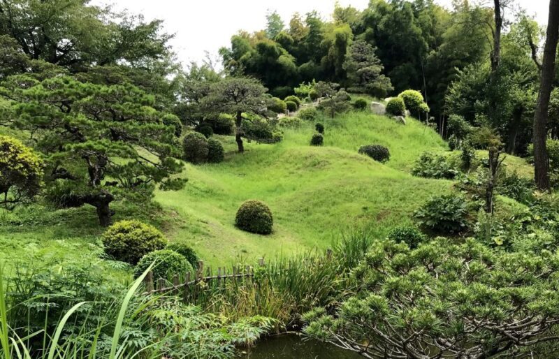 Paris Secret Gardens 1.30 hour long Walking Tour - Key Points
