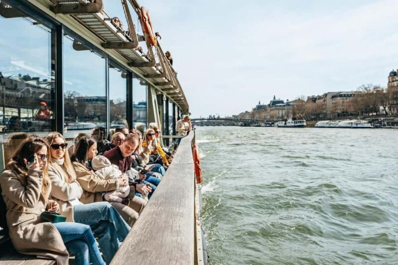 Paris: Seine Cruise and Macaron Tasting by the Eiffel Tower - A Gentle Introduction to the Experience