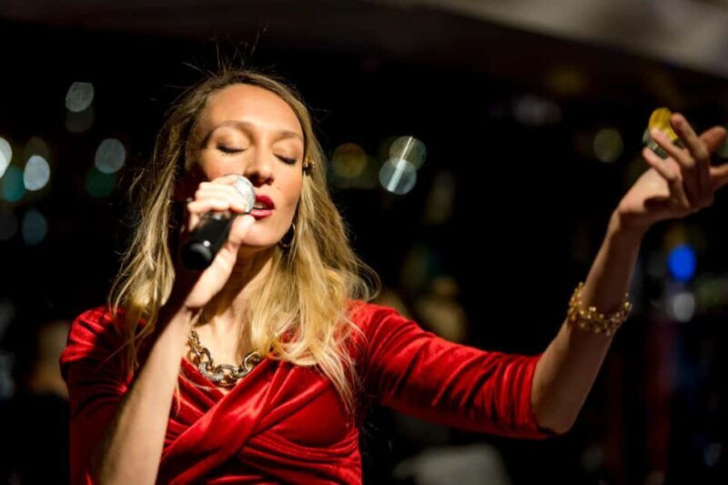 Paris: Seine River Champagne Dinner Cruise with Live Music - An in-depth look at what this cruise offers