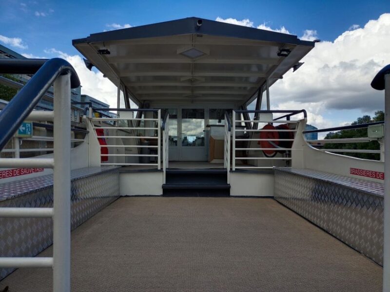 Paris : Seine River Lunch cruise from Eiffel Tower - A Relaxed, Delicious Cruise with Iconic Views