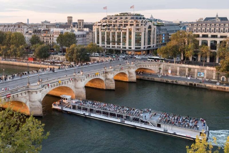 Paris: Seine River Sightseeing Cruise by Bateaux Mouches - The Experience of the Guides and Commentary