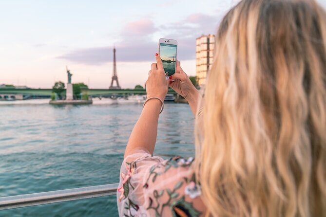 Paris Seine River Sightseeing Cruise by Bateaux Mouches - FAQs