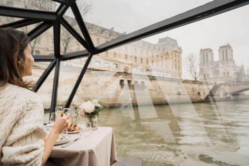 Paris: Sightseeing Cruise on the Seine with 3-Course Lunch - A detailed look at the experience