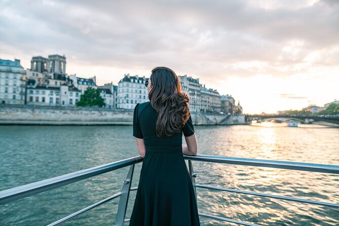 Paris Sightseeing Cruise with Champagne by Bateaux Mouches - A Detailed Look at the Paris Sightseeing Cruise with Champagne