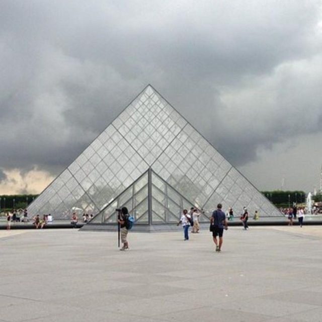 Paris: Sightseeing tour of Paris and Louvre Guided tour - FAQ