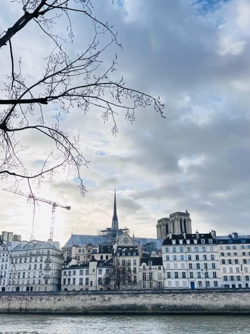 Paris: The vibrant city center and Le Marais in German - Key Points