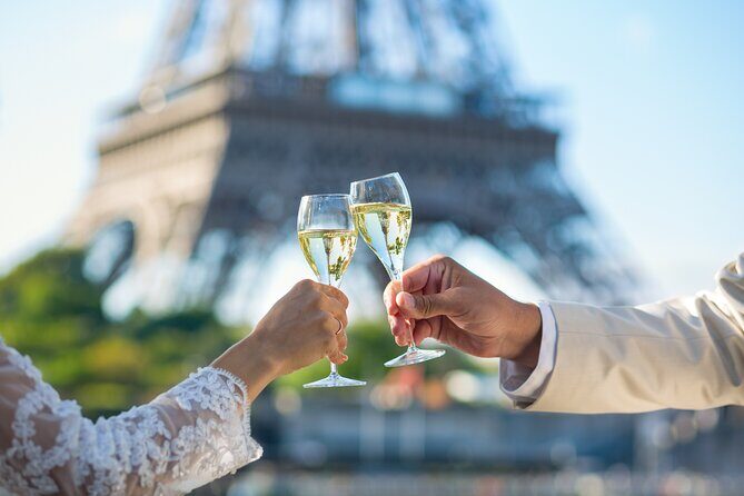 Paris Valentine's Day Dinner Cruise by Bateaux-Mouches - A Detailed Look at the Experience