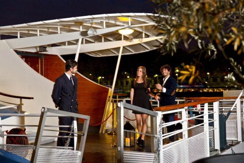 Paris: Valentine's Day Dinner Cruise on the Seine River - Key Points