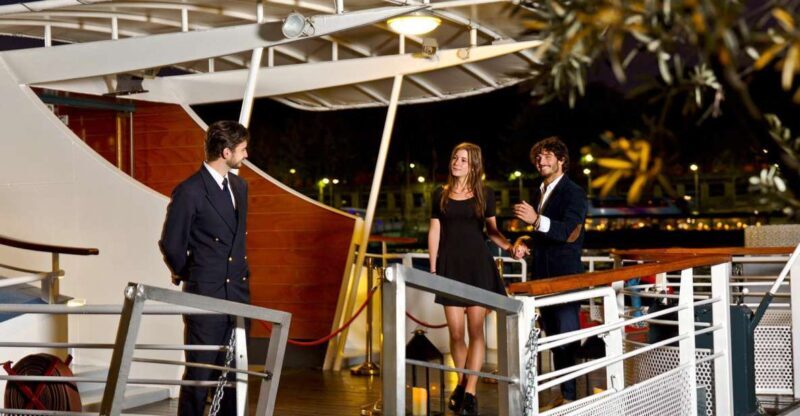 Paris: Valentine's Day Dinner Cruise on the Seine River - Detailed Review of the Paris Valentine’s Day Dinner Cruise