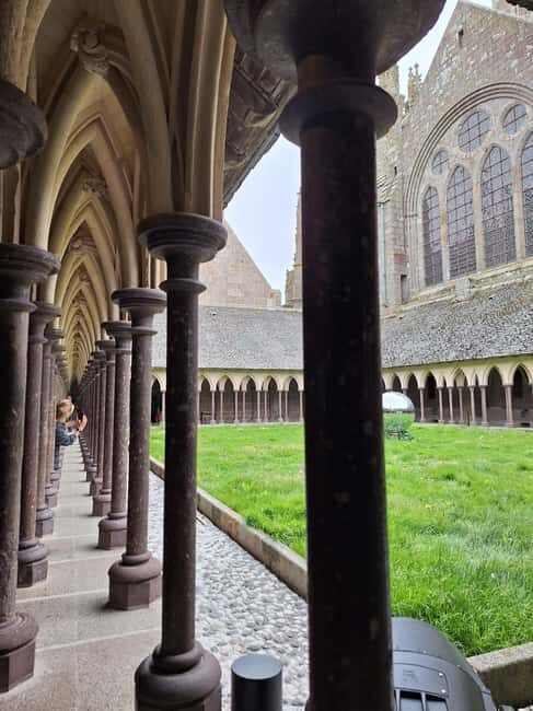 Paris VIP: Le Mont Saint Michel Chauffeur Driven Tour 14hrs - Frequently Asked Questions