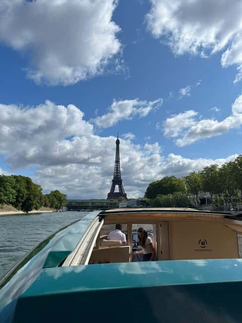 Paris: VIP private cruise on the Seine with champagne and macaroons - An In-Depth Look at the Experience