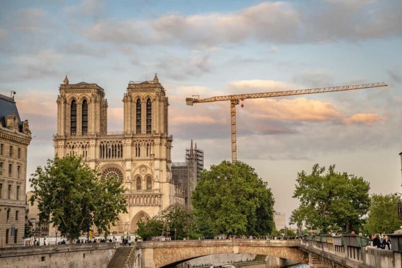 Paris: Walking Tour with Notre Dame or Ste-Chapelle Access - Value for Money
