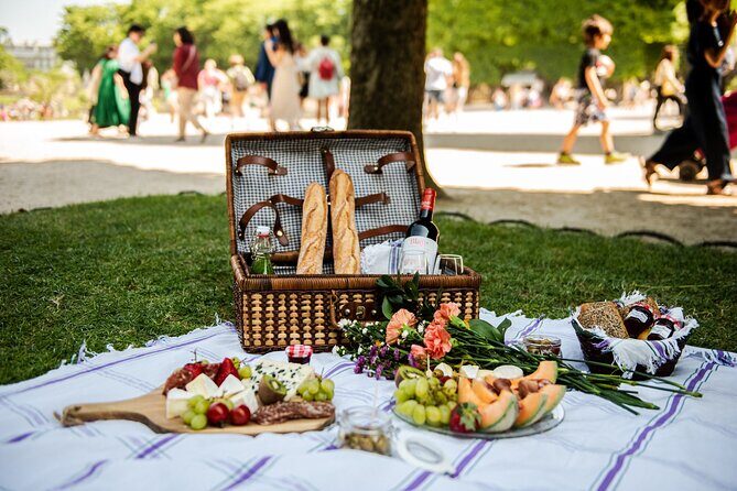 Parisian Romantic Picnic - Discover the Parisian Romantic Picnic — A Personal Touch in the City of Light