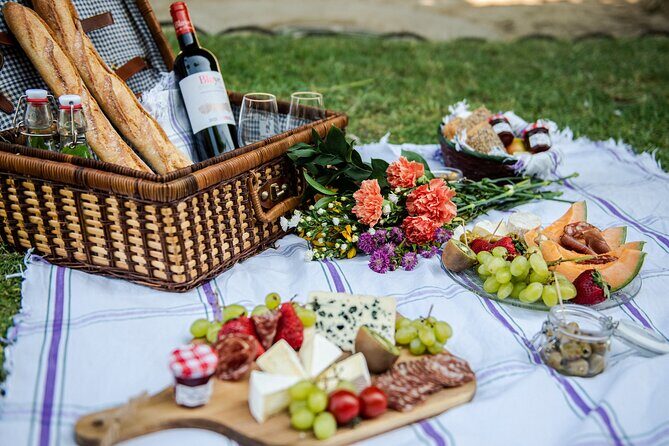 Parisian Romantic Picnic - Key Points