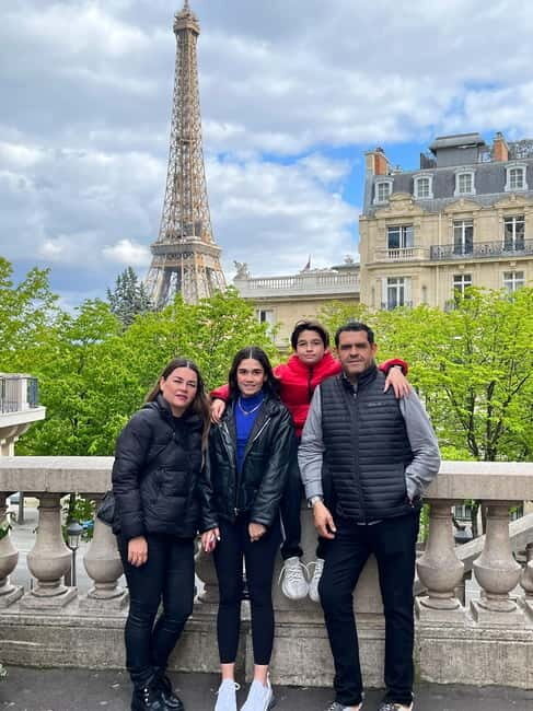 Paris:Private Full-Day Tour with Local Guide English/Español - A Day in Paris with a Private Guide: Exploring the City of Light