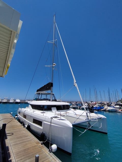 Pasito Blanco: Private catamaran excursion with food & drink - Key Points