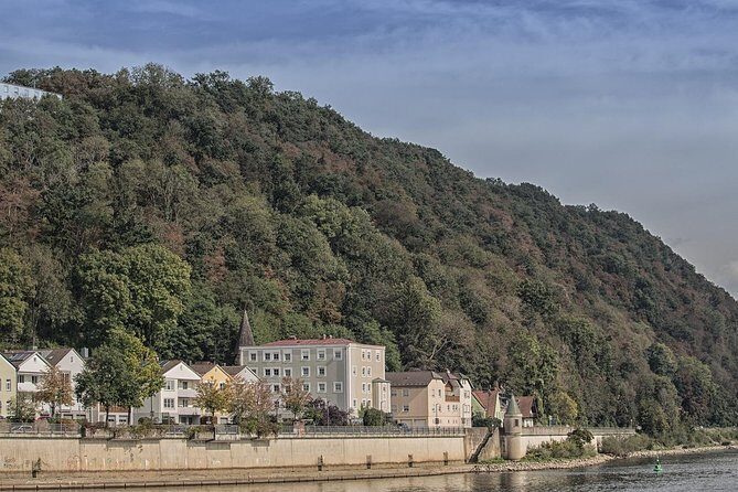 Passau - Castle tour with viewpoint Linde Battery & the St Georges Chapel - Key Points