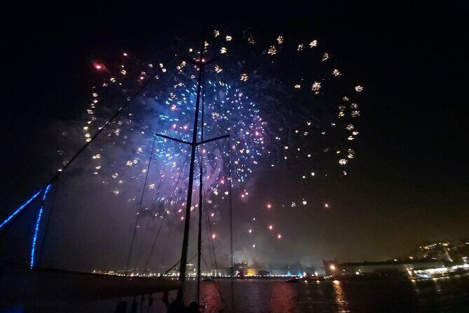 Passing the Year in a Boat with Champagne and Fireworks - Who will love this experience?