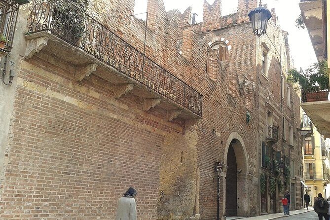 Passionate Verona: Living Romeo and Juliet's Story - Practical Details and Tips